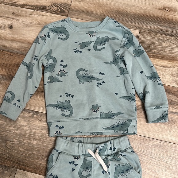 Old navy outfit - Picture 2 of 4